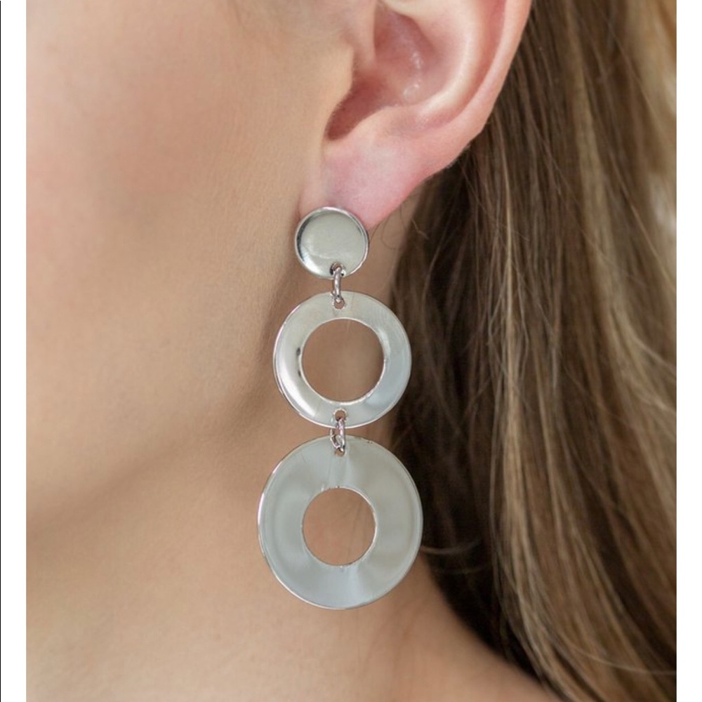 Gorgeous Pop-Idol Earring.